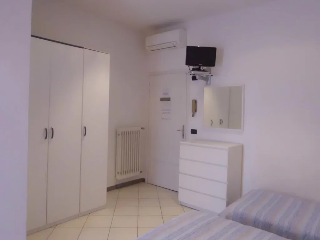 Hotel Paolina Viareggio 2*,